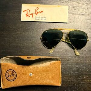 Original 1990s AVIATOR Ray Ban Sunglasses with gold frame and case